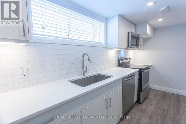 Photo - 397 Mississaga St W