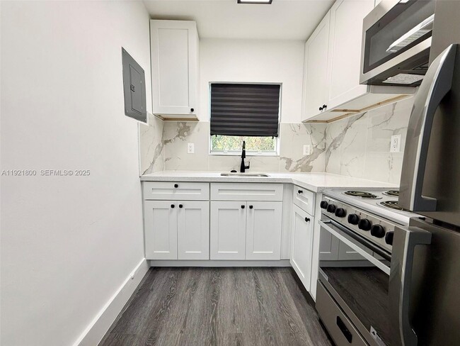 Photo - 1845 Dixieana St Unit 3