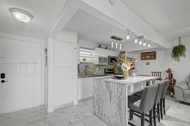Photo - 399 NW 72nd Ave Unidad 320