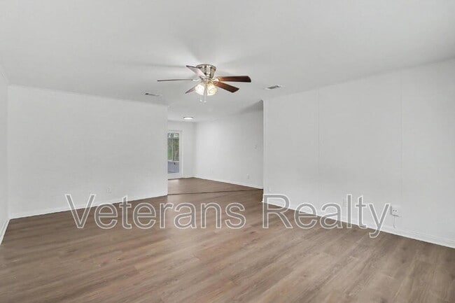 Photo - 111 Valentine Dr