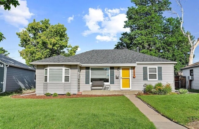 Building Photo - Remodeled Single Family with Yard and Huge... Rental