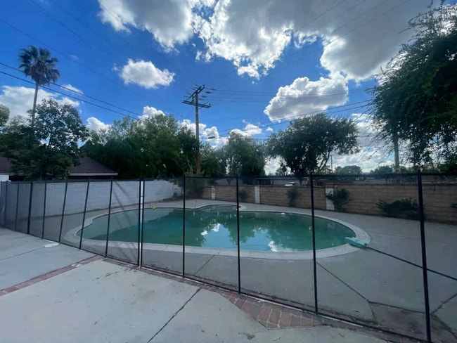 Photo - 5405 N Acacia Ave