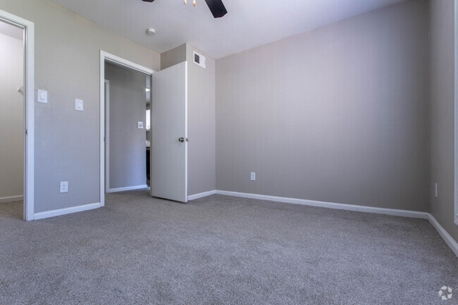 1 BR, 1 BA - 662 SF