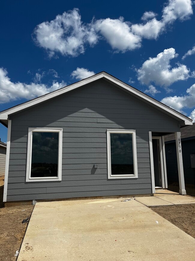 Building Photo - 6730 Chert Chase