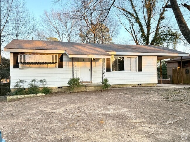Building Photo - House For Rent