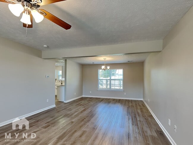 Photo - 1700 Chris Dr