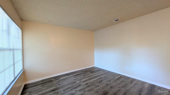 Photo - 6288 Hamilton Bridge Rd