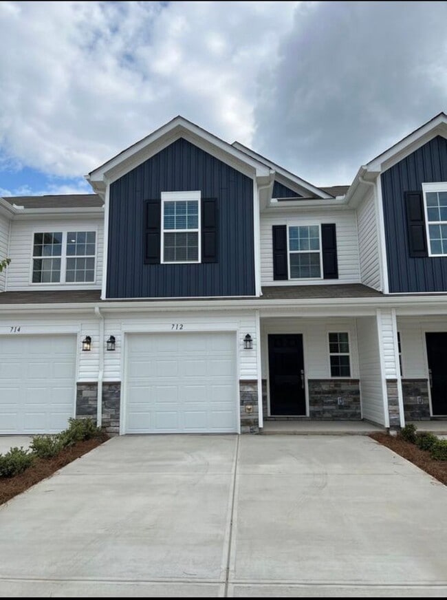 Building Photo - Brand New Townhome for Rent – West Spartanburg