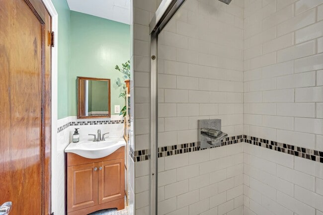 Photo - 5625 Post Rd