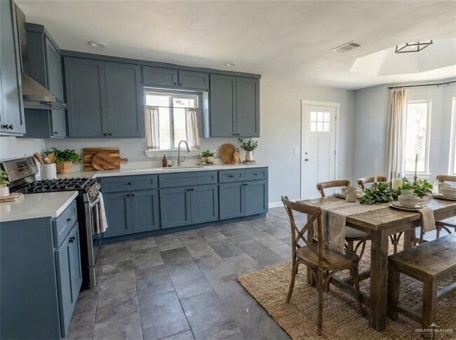 Photo - 16 Champion Dr