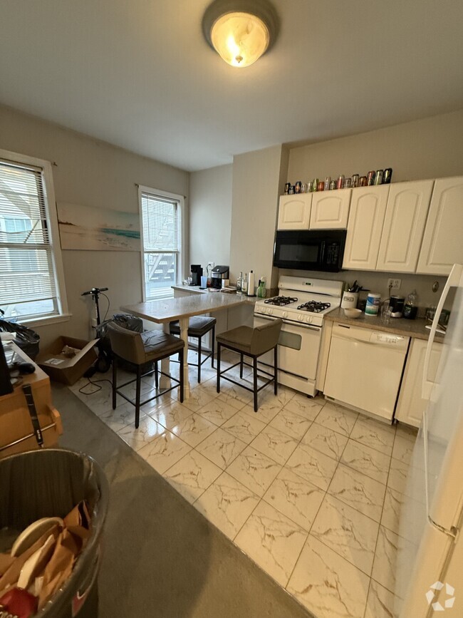 Building Photo - 190 L St Unit 2 Rental