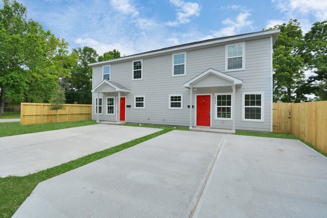 Photo - 8595 Parkway Dr