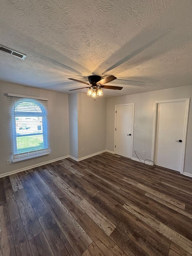 Photo - 3 Bedroom Home with Modern Updates & Small...