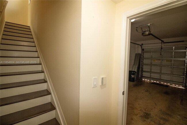 2469 Centergate Dr Unit 204