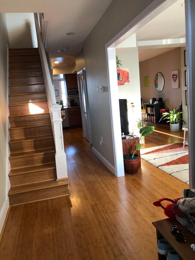 Entrance to apartment - 2243 Shannon Pl SE Unidad A