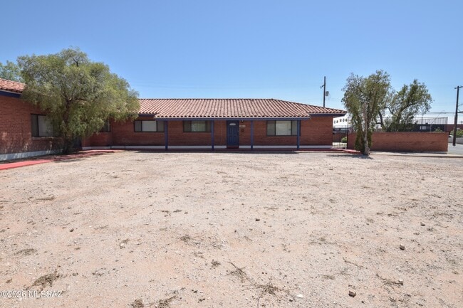 Photo - 1604 E 10th St