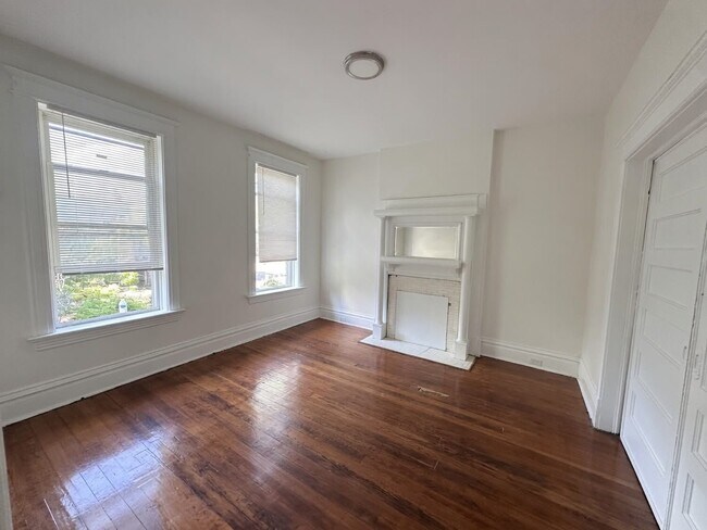 2906 Victor St Unit 2F