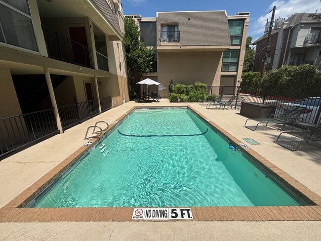 Building Photo - Great Location! Rental