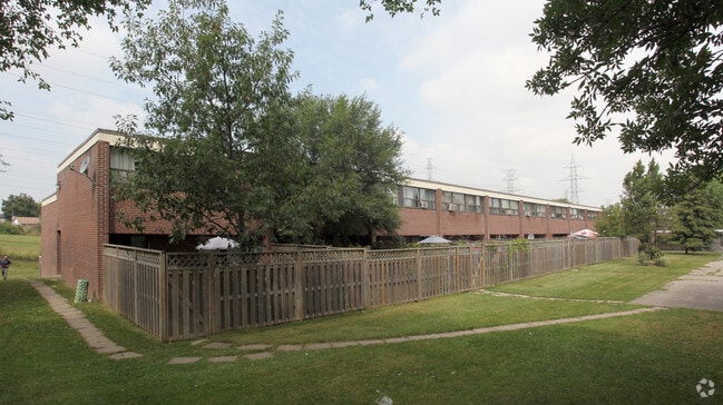 Primary Photo - 10 Bergamot Ave