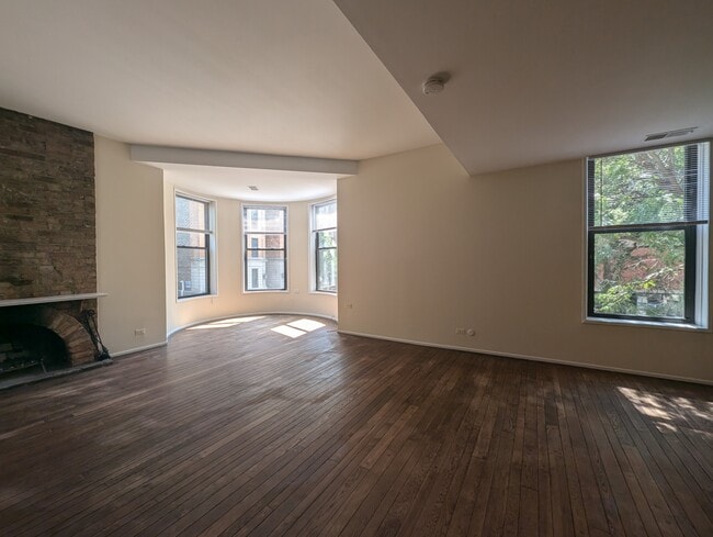 Building Photo - 600 W Surf St Unit 2 Rental