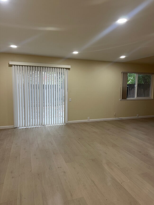 Photo - 1341 Drake Dr Unit A