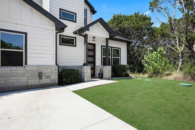 5511 Black Pine Cir