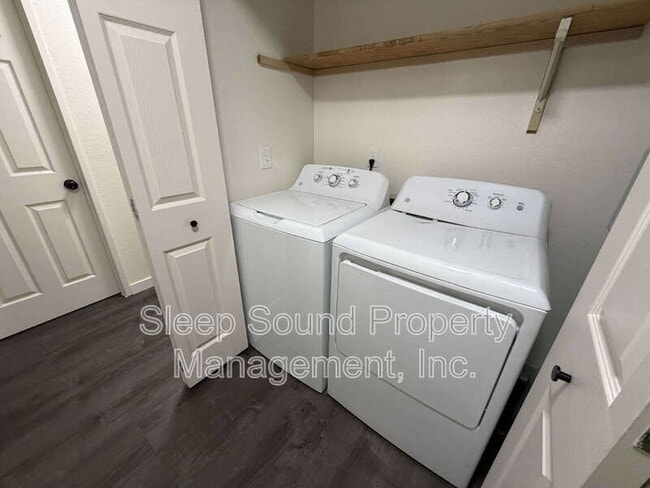 Building Photo - 2831 SW Dolph Ct Unit #2