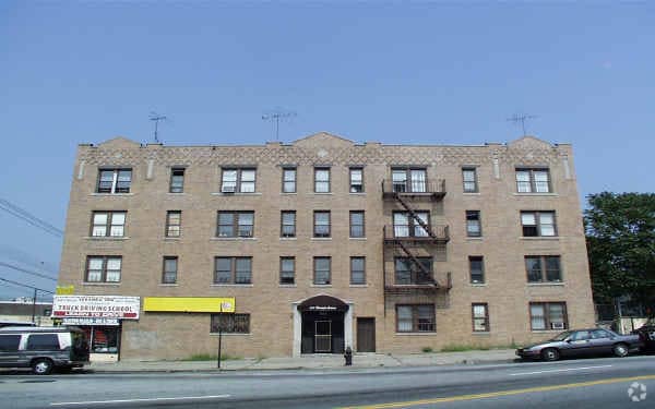 Photo - 3507 Laconia Ave Apartamentos