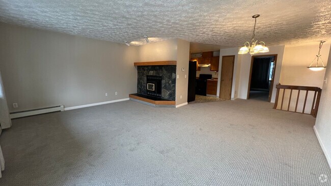 Building Photo - Beautifully maintained (3) bedroom, (2) ba... Rental