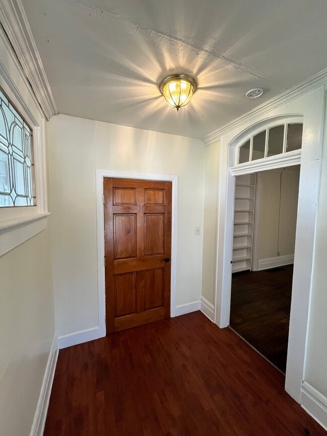 Photo - 243 W Locust St Unidad 1