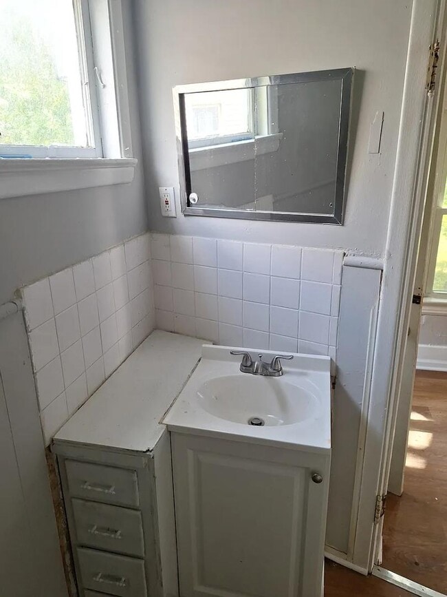 Photo - 1031 W 17th St