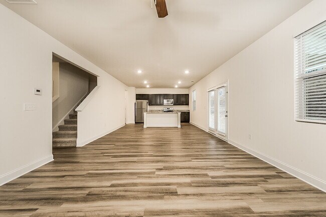 Photo - 516 Overo Dr