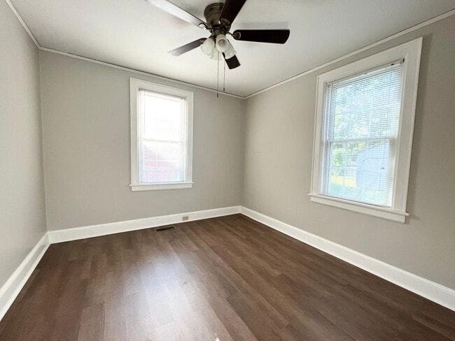 Photo - 905 Maple St