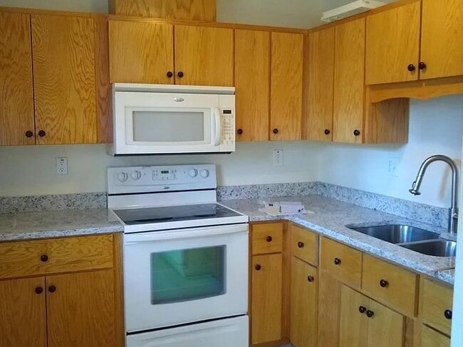 Photo - 852 Hadley Rd