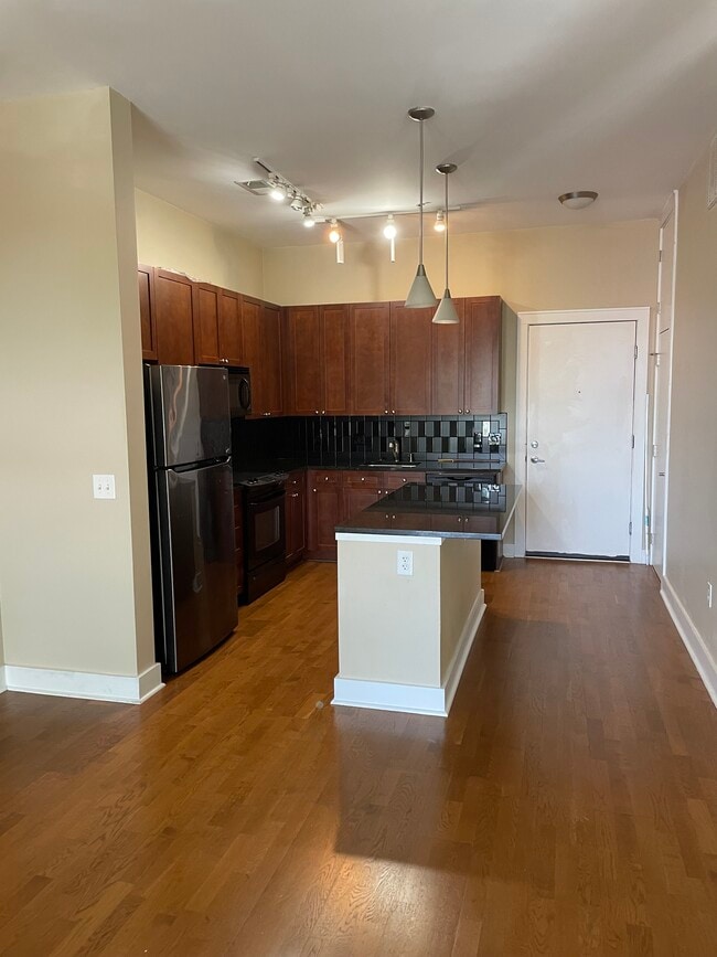 Photo - 810 W 4th St Unit 308