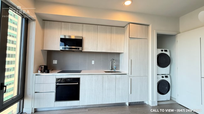 Photo - 8 Cumberland St Unit 1407-8 Cumberland St, Toronto, Ontario
