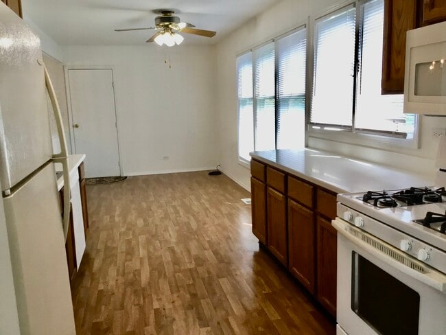 Photo - 835 Heather Ln