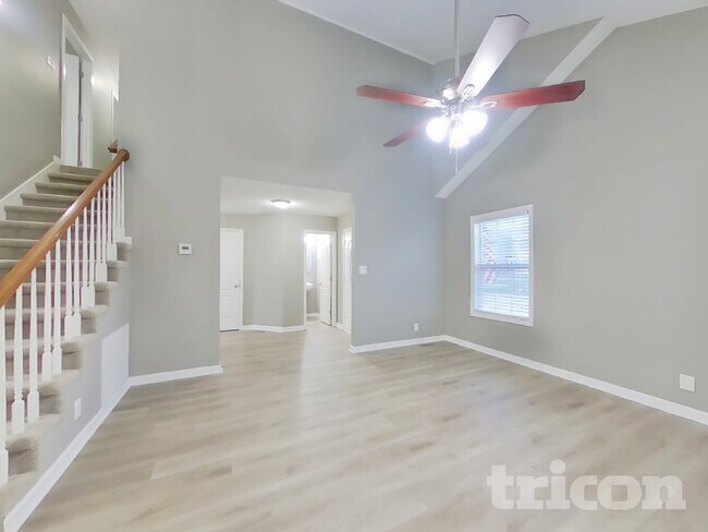 Photo - 1335 Loren Circle