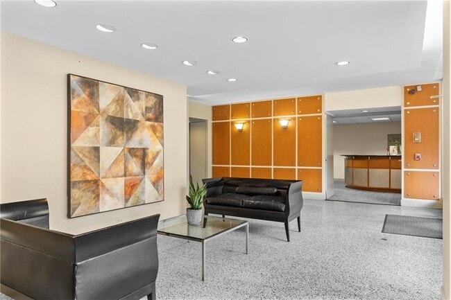 Photo - 130 26th St NW Unidad 307