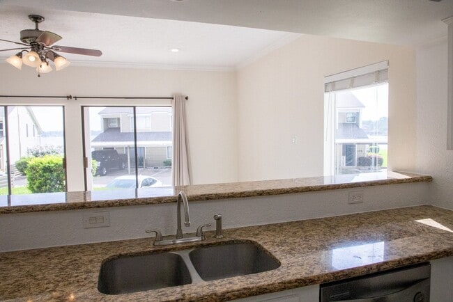 Building Photo - 165 April Point Dr S Rental