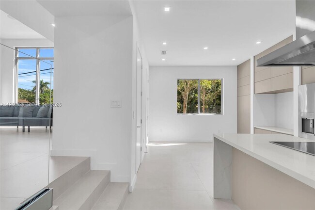 Photo - 3204 Plaza St