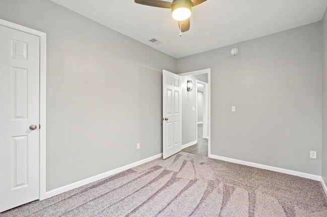 Building Photo - 301 Rochelle St Unit 2