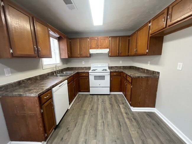 Photo - 197 Stratford Ln