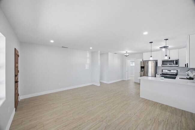 Photo - 6052 Central Ave