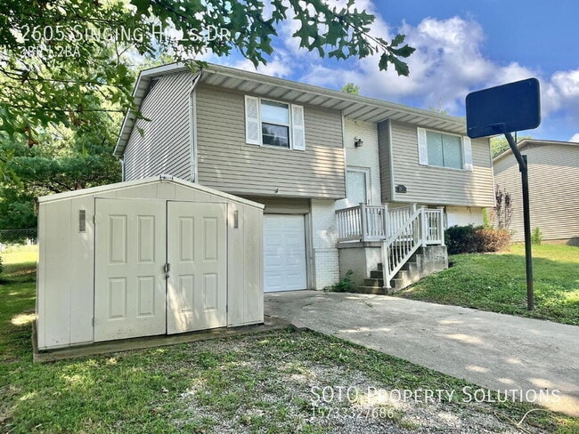 Building Photo - 2605 Singing Hills Dr