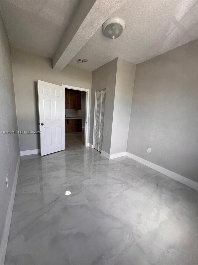 1625 NW 35th St Unidad B5