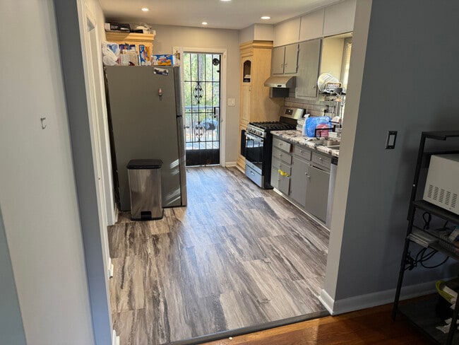 Photo - 153 Oakcliff Ct NW