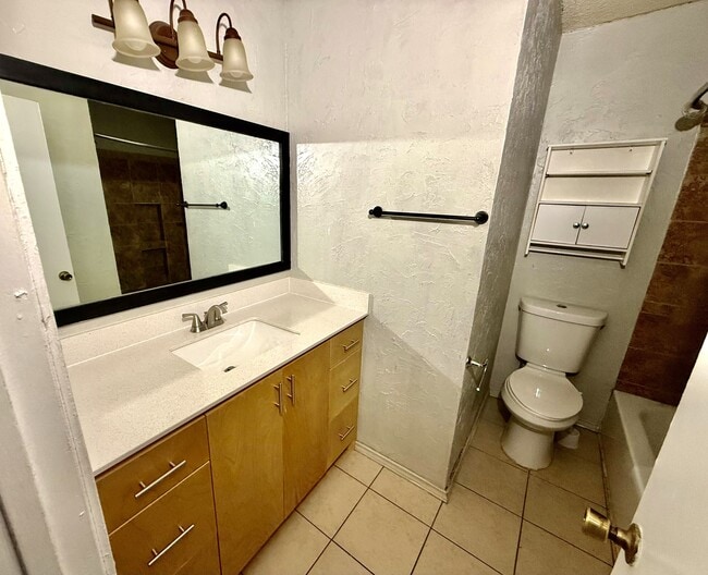 Photo - 933 NW Summercrest Blvd