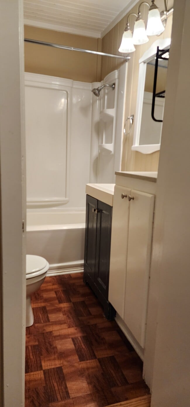 Baño con mucho espacio para armarios. - 3795 Mason Dr Unidad A