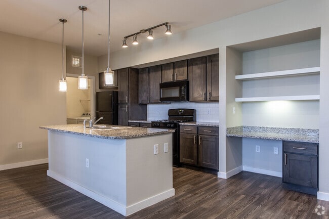 1 BR, 1 BA - 779 SF